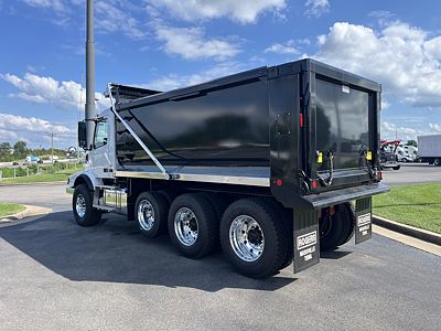 2026 Volvo VHD84B300