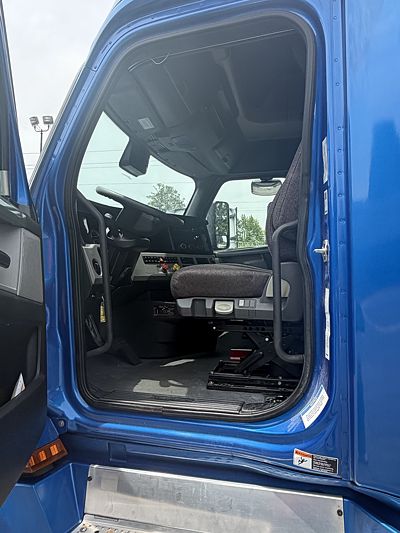 2021 Freightliner CASCADIA 126