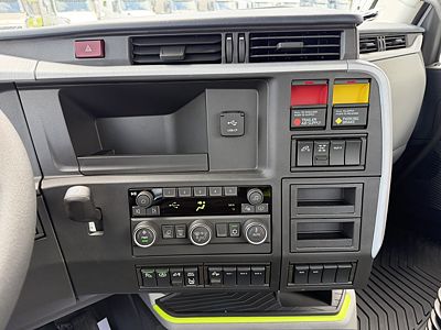 2027 Volvo VNL64T300