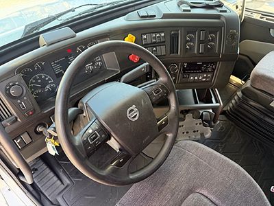 2020 Volvo VNL64T760