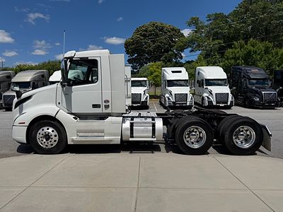 2022 Volvo VNL64T300
