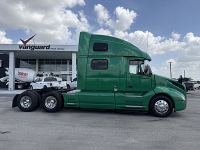 2022 Volvo VNL64T760