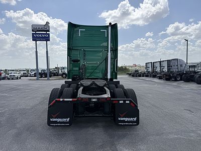 2022 Volvo VNL64T760