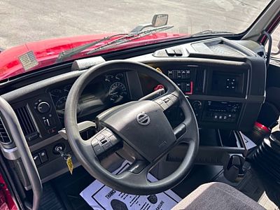 2021 Volvo VNL64T760