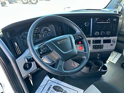 2022 Freightliner CASCADIA 126