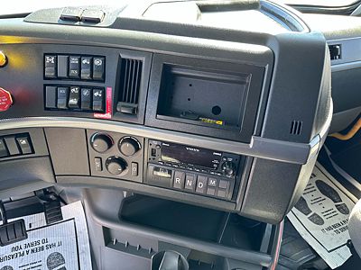 2023 Volvo VNL64T740