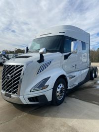 2025 Volvo VNL64T840
