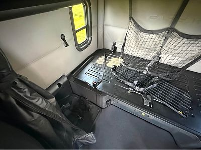 2020 Freightliner CASCADIA 126