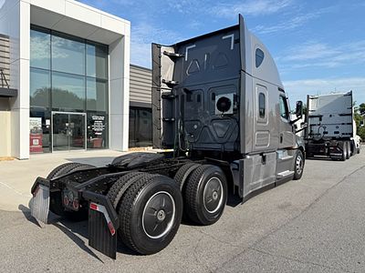 2022 Freightliner CASCADIA 126