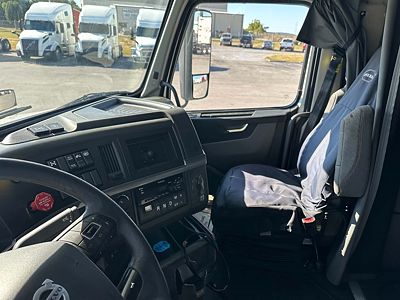 2021 Volvo VNL64T760