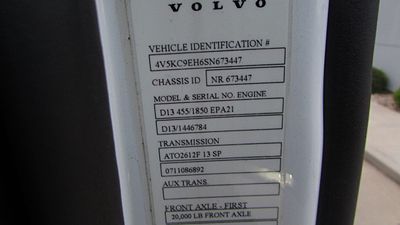 2025 Volvo VHD64B300