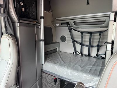 2024 Volvo VNL64T860