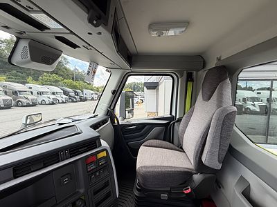 2027 Volvo VNL64T300