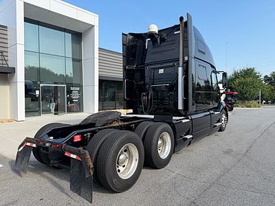 2022 Volvo VNL64T860