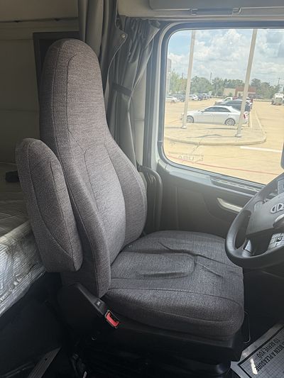 2019 Volvo VNR64T400