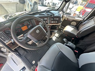 2016 Volvo VNL