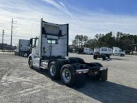 2025 Volvo VNL64T300