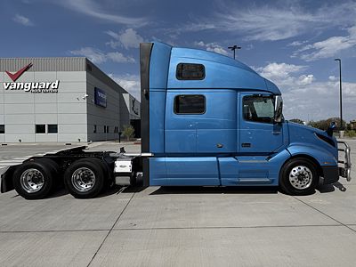 2022 Volvo VNL64T860