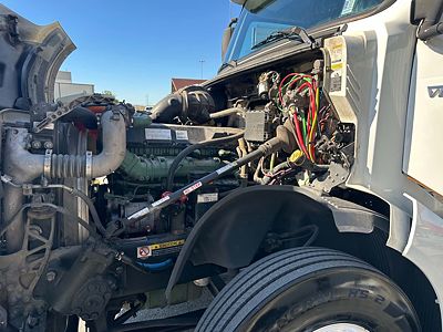 2021 Volvo VNL64T760