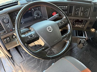 2023 Volvo VNL64T860