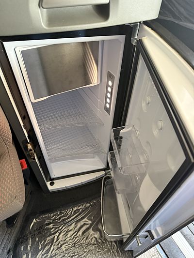 2022 Volvo VNL64T740