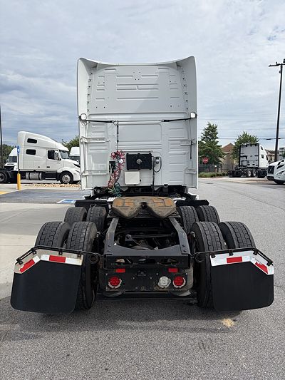 2020 Volvo VNL64T760