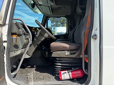 2021 Volvo VNL64T760