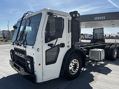 2025 Mack LR64