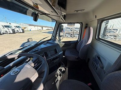 2022 Volvo VNR