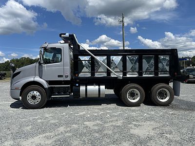 2025 Volvo VNR64300