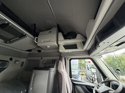 2027 Volvo VNL64T860