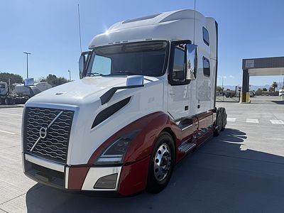 2025 Volvo VNL64T860