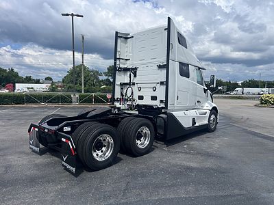 2027 Volvo VNL64T660