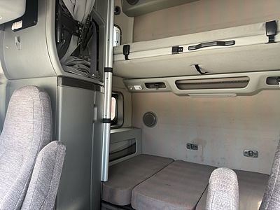 2024 Volvo VNL64T860