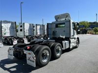 2025 Volvo VNR64T300