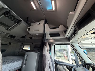 2027 Volvo VNL64T860