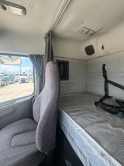 2019 Volvo VNR64T400