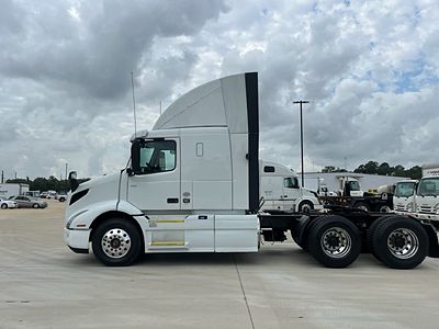 2020 Volvo VNR64T400