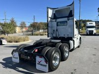 2025 Volvo VNL64T300