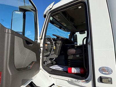 2022 Volvo VNR