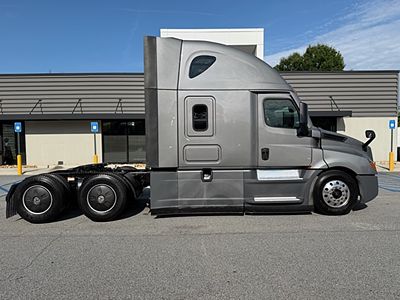 2022 Freightliner CASCADIA 126