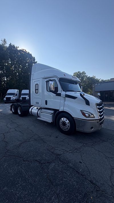 2020 Freightliner CASCADIA 126