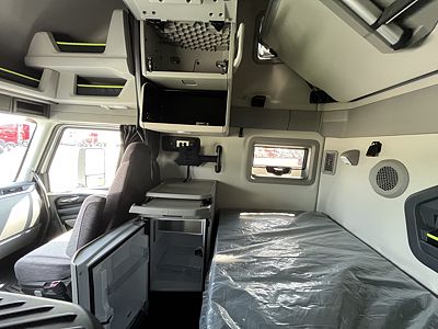 2026 Volvo VNL64T860
