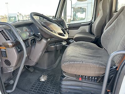2018 Volvo VNM200