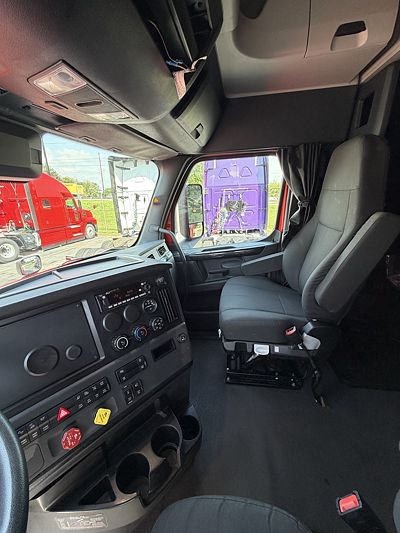 2023 Freightliner CASCADIA 126
