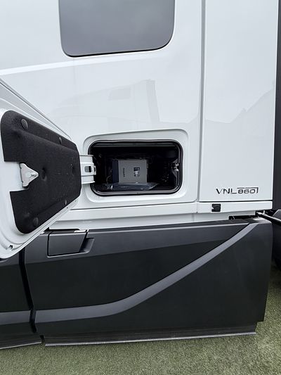 2027 Volvo VNL64T860