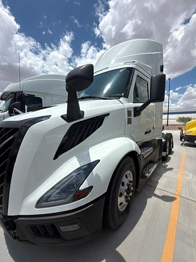 2025 Volvo VNL64T