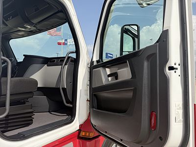 2023 Freightliner CASCADIA 126
