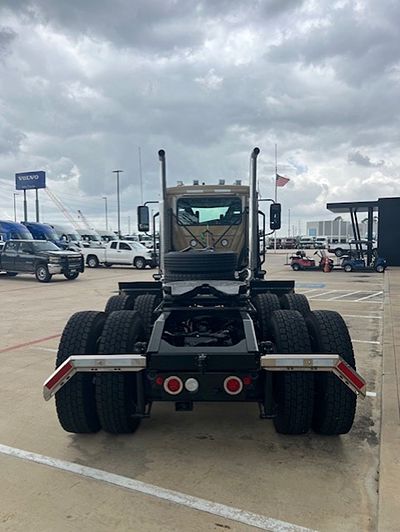 2027 Mack PINNACLE 64T