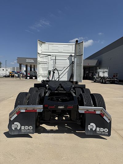 2022 Volvo VNL64T740